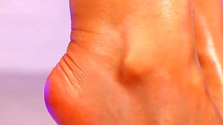 48. You'll See My Beautiful Legs in Oil! I'll Show You How I Rub Oil Into My Thighs and Feet. Enjoy! *4k 60 Fps