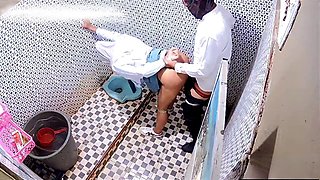 Amateur college girl Clarelia shows off her beautiful body in the shower