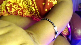 Pregnent lady playing big belly short.