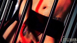 Smiling puss - high heels clip - 8TeenHub