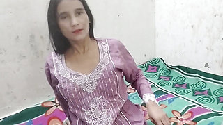 Desi hot aunty ko saman dene ke bahane chod diya