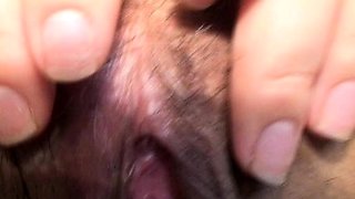 Amateur cam girl fingers and toys with her loose ass