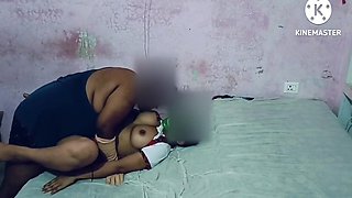 Desi Dewar Ne Bhabhi Ko Massage Kar Ke Bahane Pela