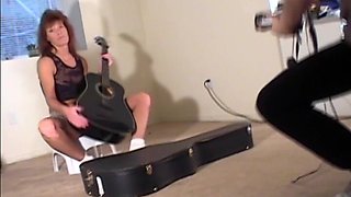 Rocker Has Musical Nude Shooting