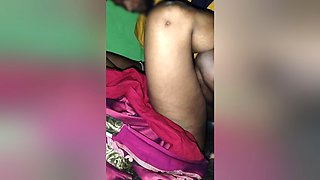 Hindi Sex In Desi Aunty Ko Raat Me Bohat Maje Se Pela Achha Laga