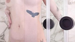 Hot amateur blonde pregnant toying her pussy solo