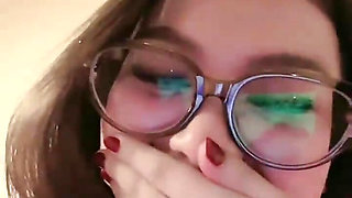 Getting carried away during live streaming until the end of masturbating with a dildo