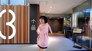 Amateur Asian teen sucks this big hard cock