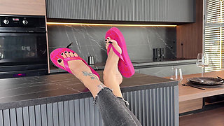 My Favorite Pink Flip Flops and Tight Skinny Jeans on Me Too
