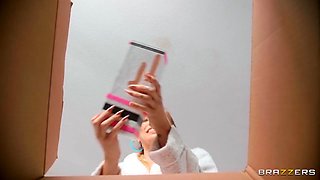 Atypical Delivery With Small Hands, Angel Youngs - Brazzers