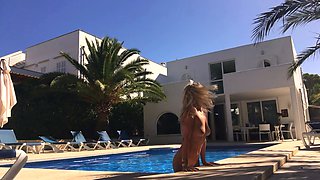 Glamour blonde babe outdoor deepthroat