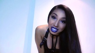 Empress Jennifer - The Body and Brain to Entertain