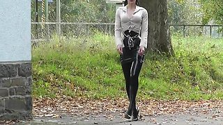 Lady black latex skirt outdoor