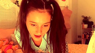Amateur big ass brunette teen with