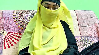 Arab amateur MILF hot video