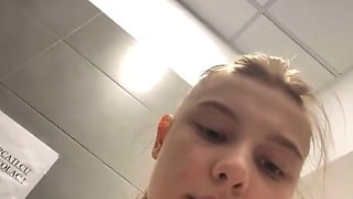 Hard Masturbating in the Gym