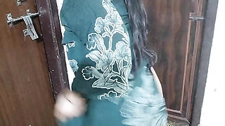 Soyi hui little step sister ka bra khol kar jabar dasti pela