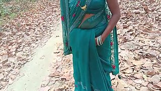 Desi Bhabhi Urineing in the Jungle
