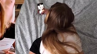 Nerd-Babe hat ihr Gesicht mit Sperma ruiniert