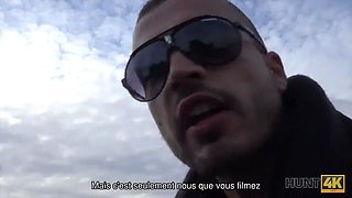 Hunt4k. a la pelirroja le gusta dar sexo por dinero frente a su novio