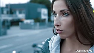 Valentina ends her trip with a very sensual plan... - Jacquie et Michel TV