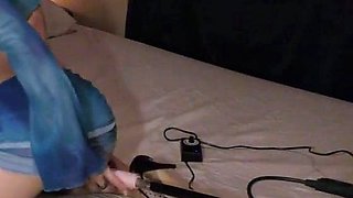 Hot Babe Uses a Fuck Machine and Sexy Outfit on Webcam