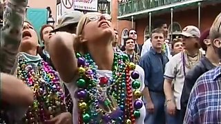 [HD] Bunch of women flashing at Mardi Gras