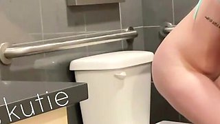 This desperate pee made me super horny!