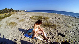 Beach fuck with young skinny slut
