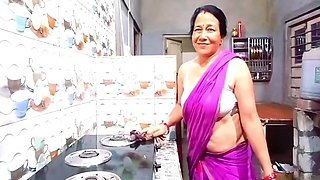 Savita Bhabhi In Got Fiercely With A College Friend And Took Out The Water Of Her