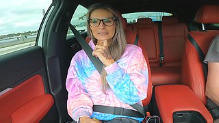 Solo Mandy enjoys while pleasuring her pussy in the car - HD