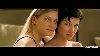 Anna Roth and Magdalena Kronschlager in the film Tag and Night