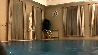 Babyheavanian - Exploring the pool