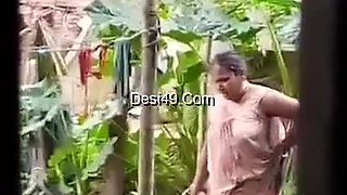 Today Exclusive-desi Bhabhi Outdoor Bathing Capture