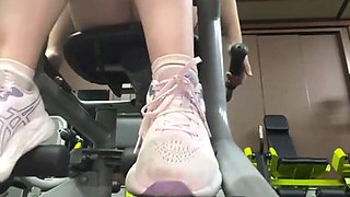 Squirting and Masturbate in the Gym