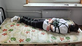 Newcomer Xiao Yi sister white cotton socks snake bound