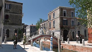 Sexy Baroness fucks with Casanova in luxury room in Venice