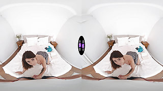 Valentina Lapiedra Drops Her Book For A Thick Cock - TmwVRnet