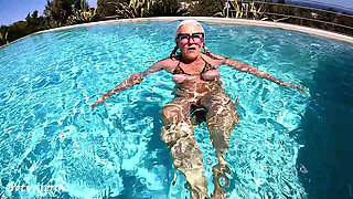 Pissing in a Micro Bikini