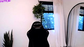 Big boob brunette masturbates on webcam