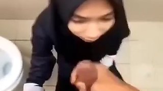 Hijab Toilet Student 18