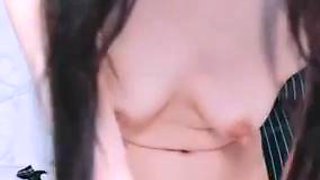 Domestic high-quality coquettish young lady, good body shape, bee waist and buttocks, smooth and shiny skin, every frown and smile is so sexy that it is unbearable