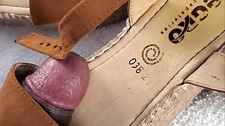 mechanic found college student wedge heels in  van