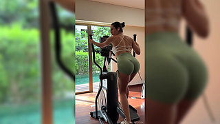 Hot Brunette Shows off Her Perfect Ass and Muscle Back