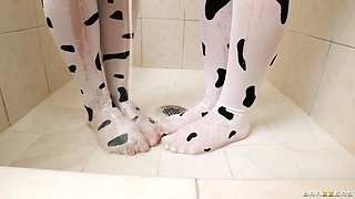 Milk Tank Mixup With Zac Wild, Slimthick Vic, Bunny Madison - Brazzers