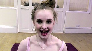 Cute amateur teen girl toying her pussy in bed on cam