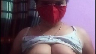 Indian Bhabhi Remove Her Saree for Sex and Shows Her Huge Boobs