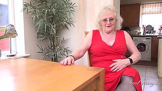 POV : Horny GILF Claire Shows Her Appreciation For Your Home-Cooked Meal