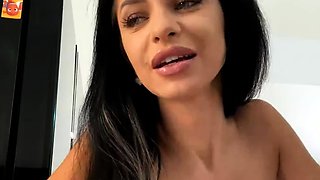 Big boob brunette masturbates on webcam