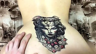 Tattooed babe squirts while giving better blowjob than his G